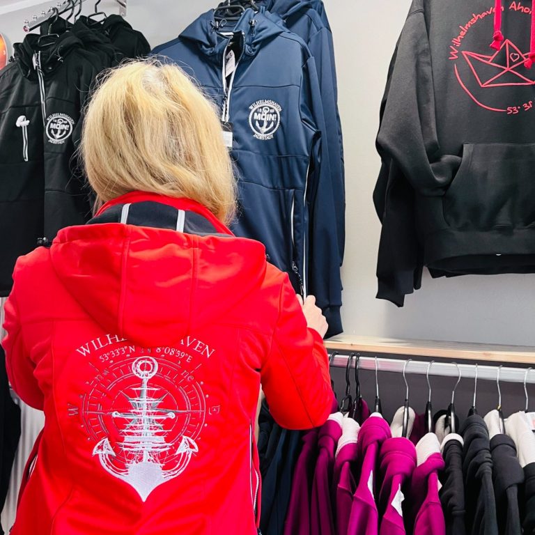 Softshelljacke mit maritimen Stickmotiv